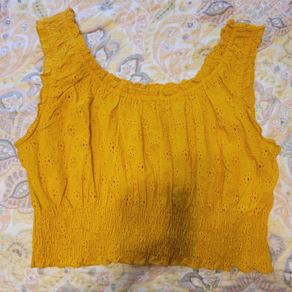 🌞 Eyelet crop 🌞